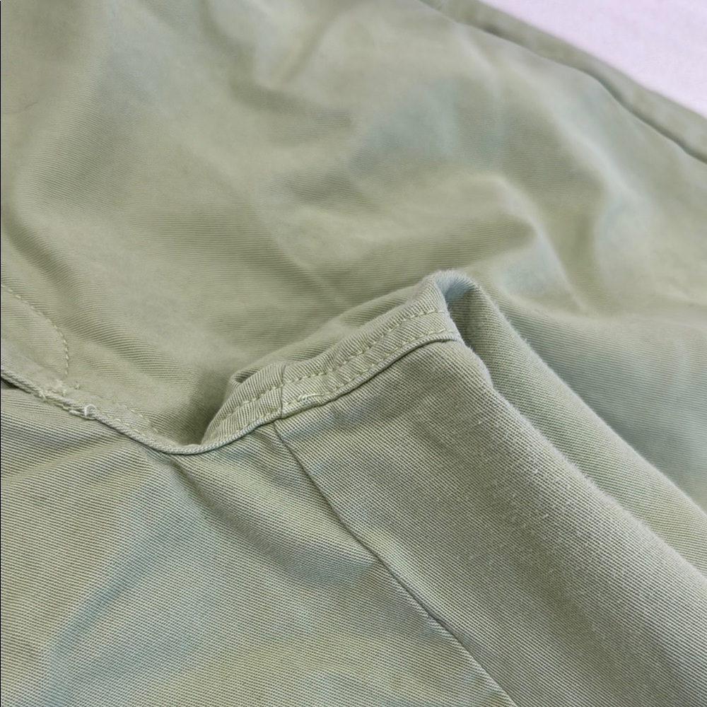 Aritzia Green Chinos Relaxed Fit Lightweight - Picture 5 of 8